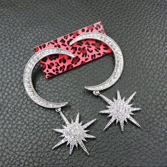 🌙 Betsey Johnson sparkling celestial dangle earrings 🌙 - Picture 1 of 3